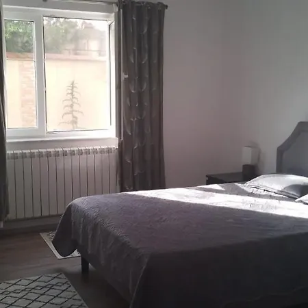 Haq House Gazde/Camere de închiriat *